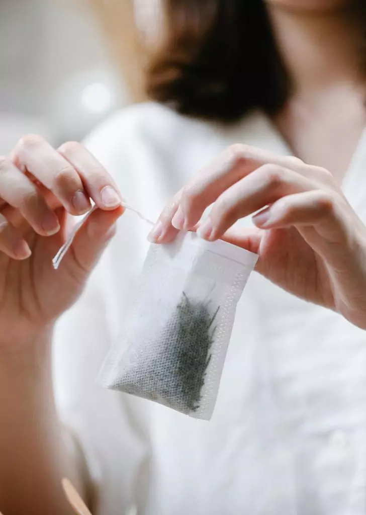 Cold Green Tea Compresses