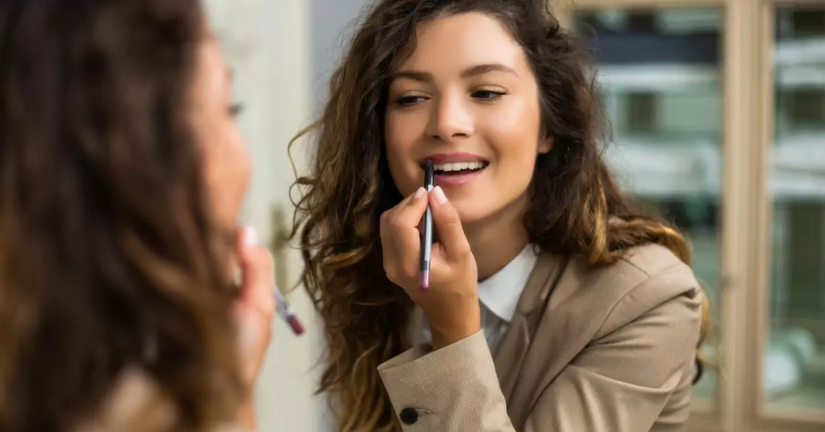 How to Apply Lipstick